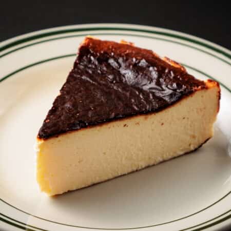 自家製バスクチーズケーキ（１カット）｜芝公園でハンバーガーのテイクアウト・デリバリーならMUNCH'S BURGER SHACK