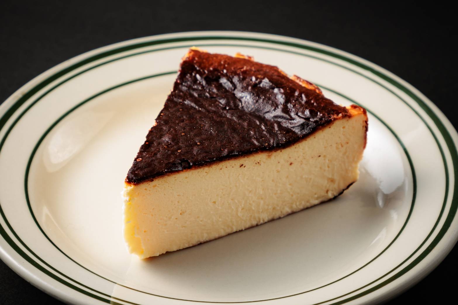 11015 自家製バスクチーズケーキ(1カット)|芝公園でハンバーガーのテイクアウト・デリバリーならMUNCH'S BURGER SHACK