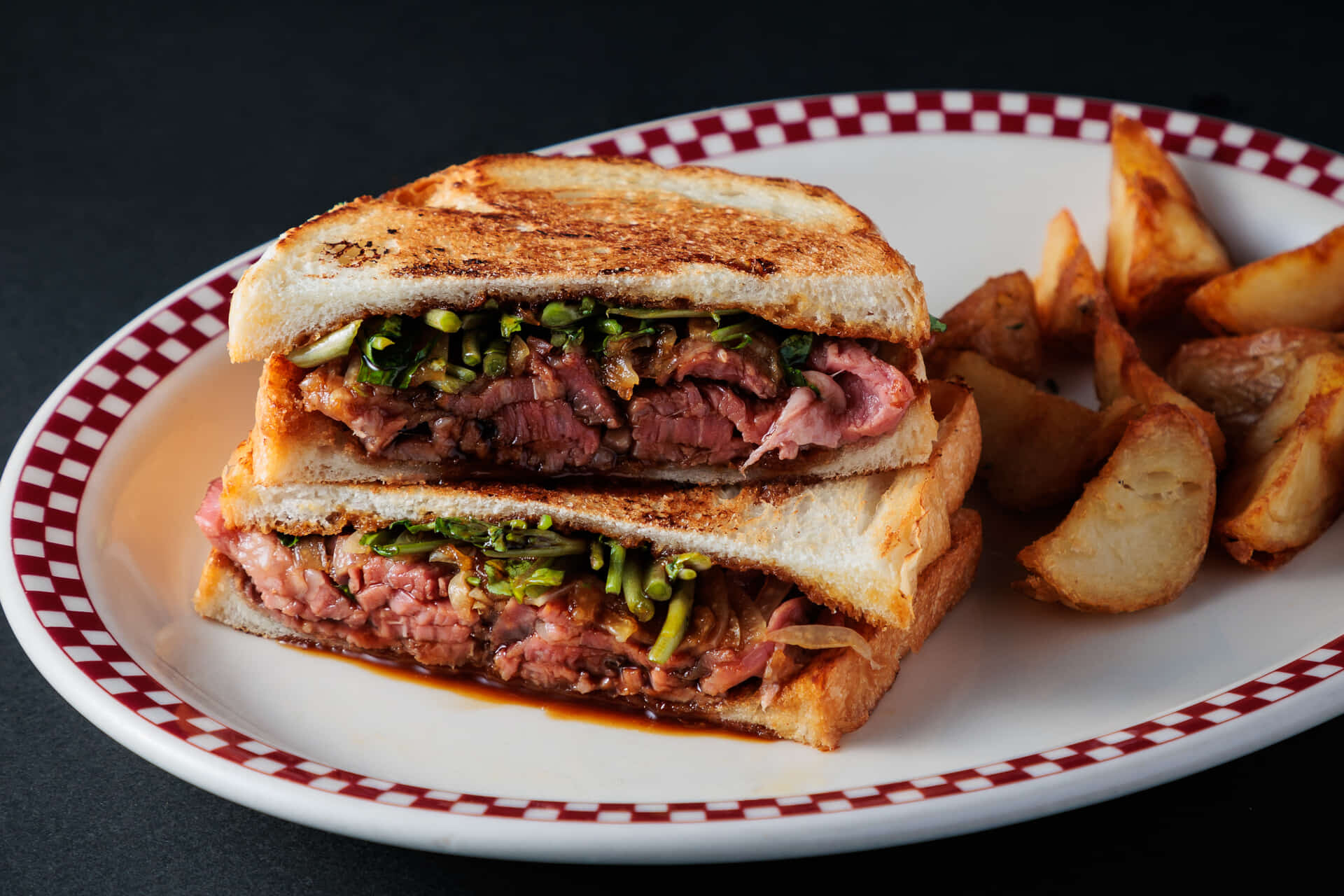 自家製ローストビーフサンド 自家製ローストビーフサンド|芝公園でハンバーガーのテイクアウト・デリバリーならMUNCH'S BURGER SHACK